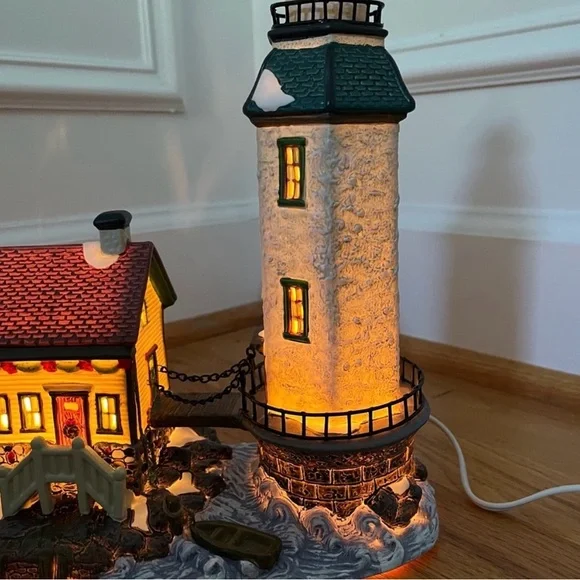 2002 Santa’s Workbench “Knightsbridge Lighthouse” Light-Up Christmas Village - Picture 10 of 13